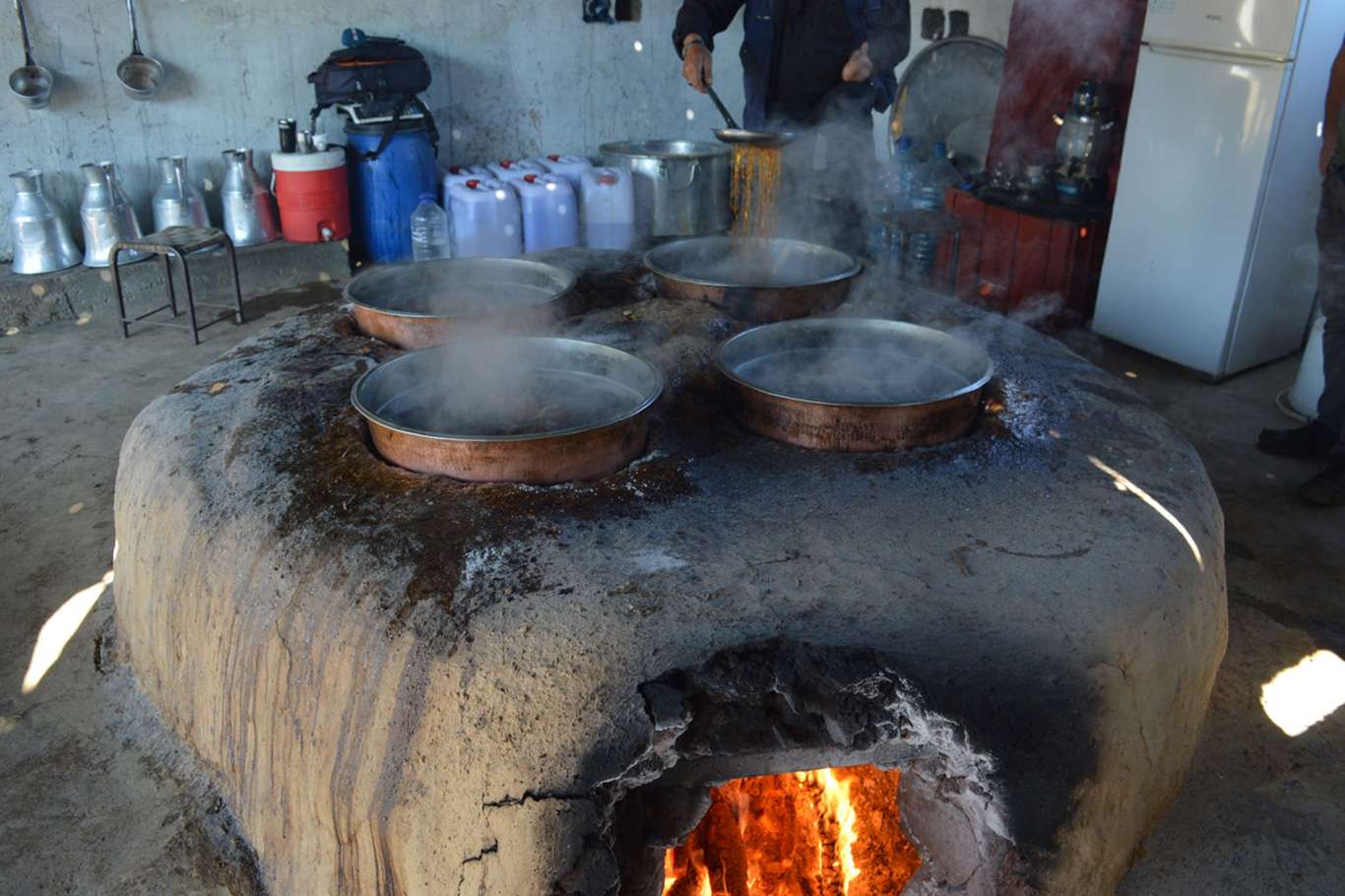 İskambo pekmezi kazanlarda kaynamaya başladı İskambo pekmezi kazanlarda kaynamaya başladı